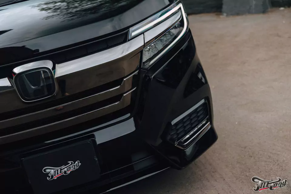 Забронировали Honda Stepwgn прозрачным глянцевым полиуретаном
